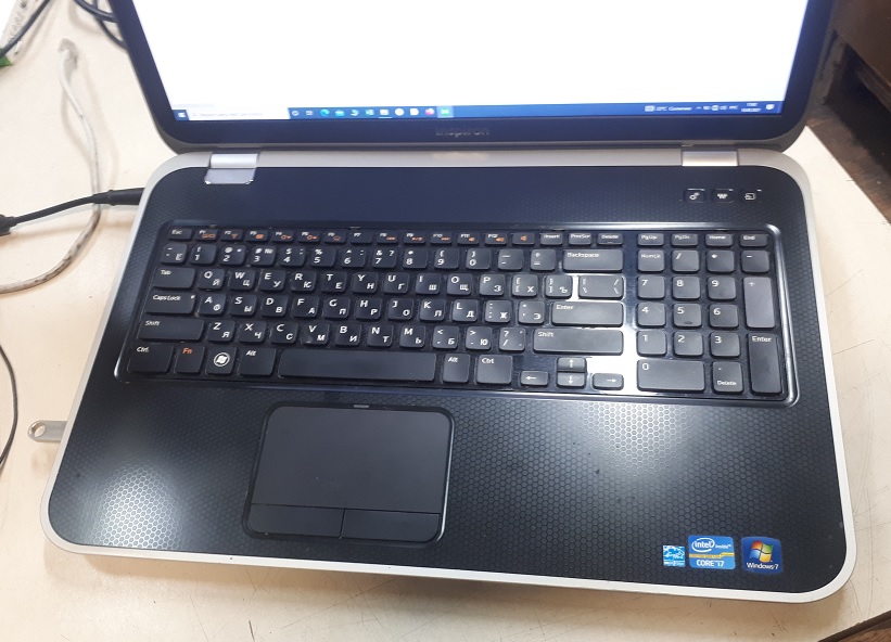 Dell Inspiron 7720 не заряжает аккумулятор